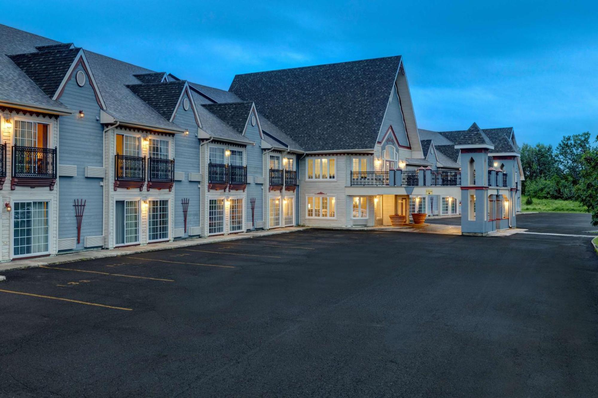 Days Inn By Wyndham Edmundston Exterior photo