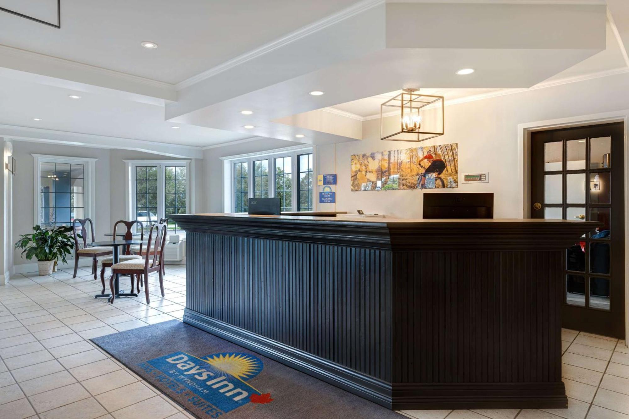 Days Inn By Wyndham Edmundston Exterior photo