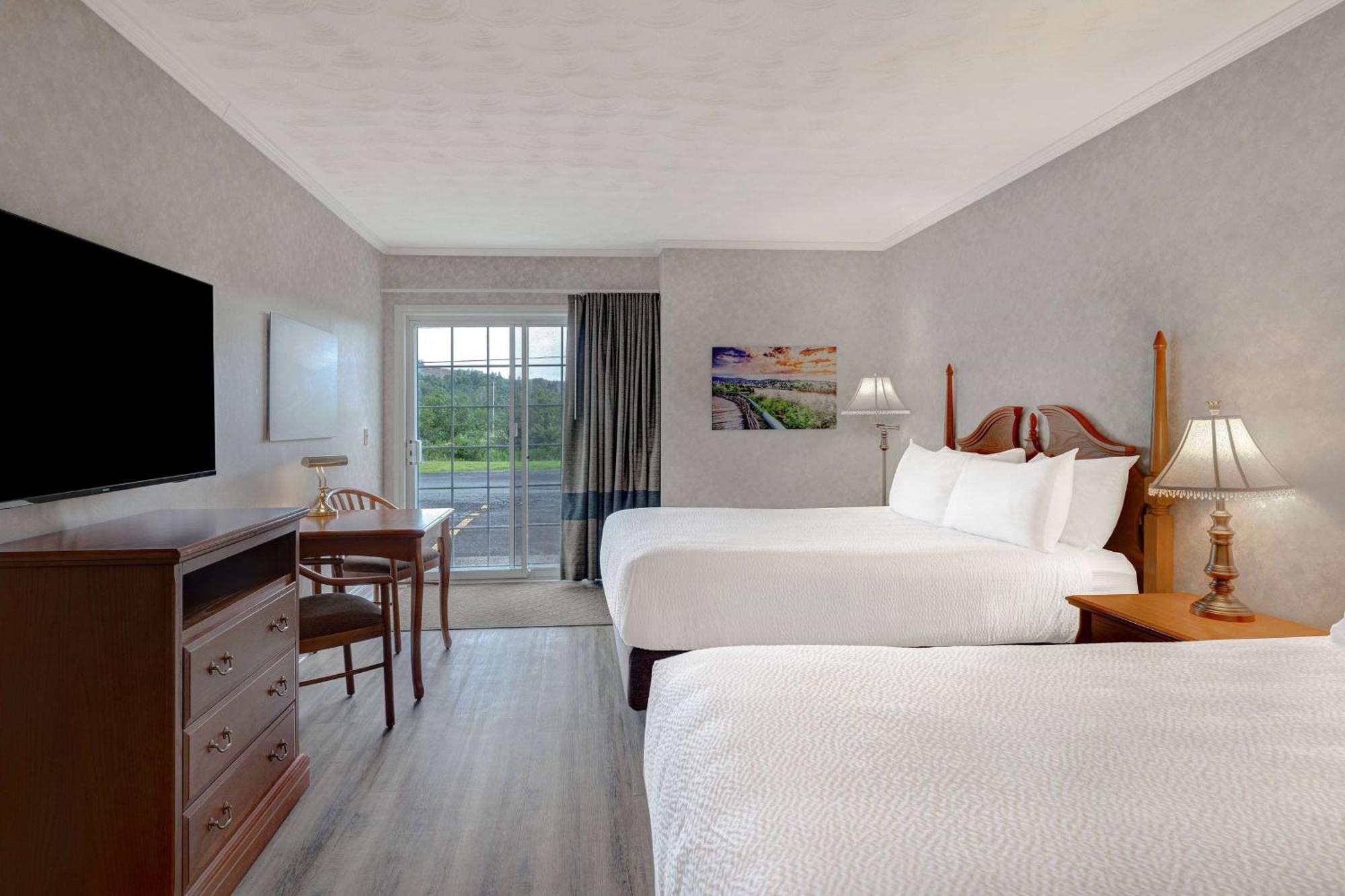 Days Inn By Wyndham Edmundston Exterior photo