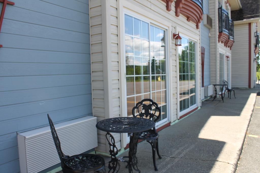 Days Inn By Wyndham Edmundston Exterior photo