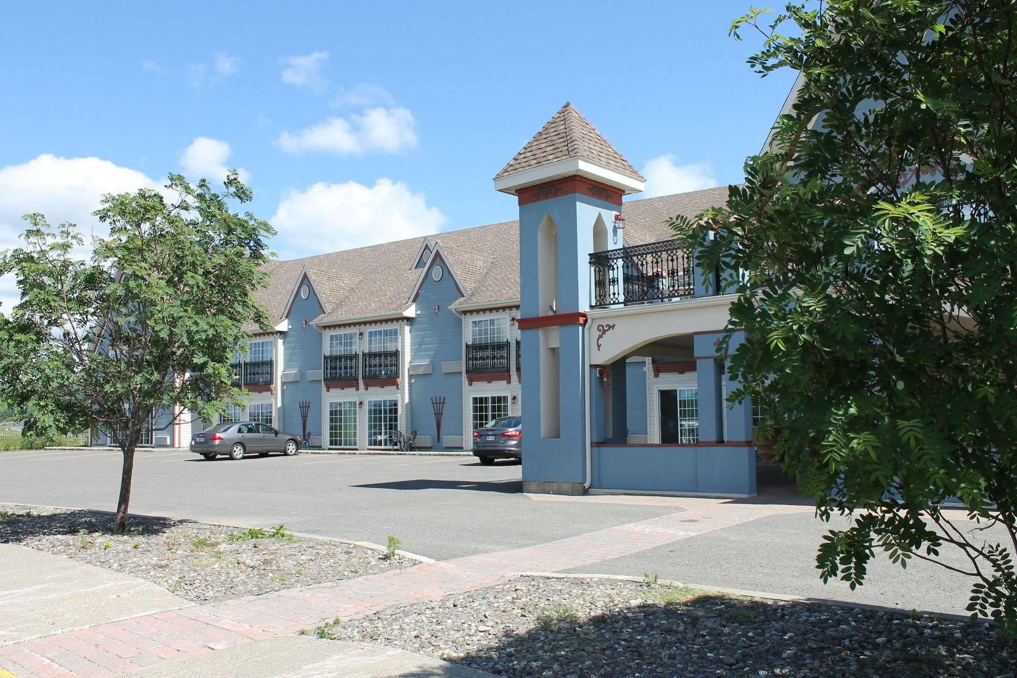 Days Inn By Wyndham Edmundston Exterior photo